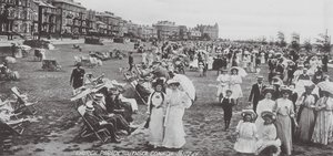 Kostelní průvod, Southsea Common (čb fotografie) od English Photographer