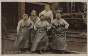 Colliery Lasses (barevné foto) od English Photographer