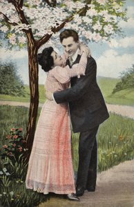 Pár se objímá pod rozkvetlým stromem (chromolitho) od English Photographer