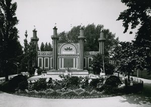 Cremorne Gardens; Londýn: Chrám ohňostrojů od English Photographer
