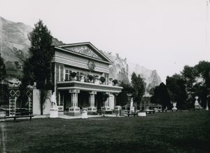 Cremorne Gardens; Londýn: Švýcarská chata od English Photographer