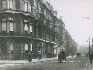 Curzon Street, Londýn od English Photographer