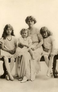 Daphne du Maurier jako kojenec (čb fotografie) od English Photographer