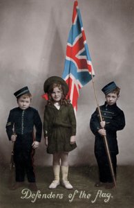 Obránci vlajky, tři děti v uniformě s Union Jack (foto) od English Photographer