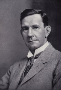 Dr G C Simpson (černobílá fotografie) od English Photographer