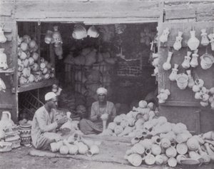 Egypt: Arabové prodávají Gullehy, vodní chladiče (č/b foto) od English Photographer