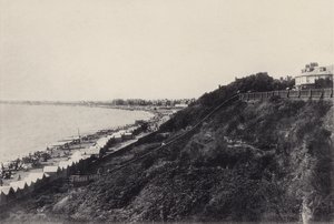 Felixstowe: Klikatá vyhlídka a pevnost Landguard (černobílá fotografie) od English Photographer