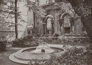 Garden Court, Bank of England od English Photographer