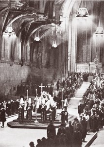 George V ležící ve státě ve Westminster Hall, 1936 od English Photographer