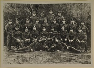 Skupinový portrét, možná Leicester Royal Horse Artillery, 1914-15 od English Photographer