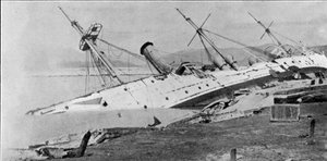 H.M Sloop Phoenix Vyhnán na břeh hongkongským tajfunem, ilustrace z The Graphic, 27. října 1906 od English Photographer