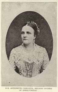H H Antoinette Charlotte, vládnoucí vévodkyně z Anhalt-Dessau od English Photographer