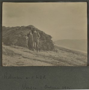 Harold Roper Robinson a William Lawrence Bragg, Vosges, podzim 1915 od English Photographer