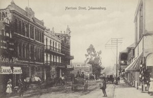 Harrison Street, Johannesburg (černobílá fotografie) od English Photographer