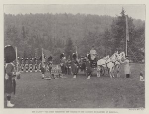Její Veličenstvo královna představuje nové barvy Cameron Highlanders na Balmoral od English Photographer