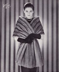 Herbert Duncan Furs: Royal Pastel Mink (č/b fotografie) od English Photographer