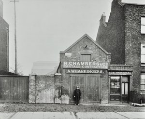 High Street, North Woolwich; později Pier Road, 1899 od English Photographer