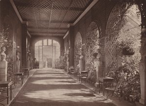 Holland House, Londýn: Konzervatoř vedoucí z Ball Room (č/b foto) od English Photographer