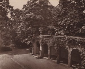 Holland House, Londýn: Terrace over Colonnade, South Side (č/b foto) od English Photographer