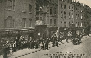 Houndsditch, jedna z nejrušnějších ulic Londýna, domov obchodu s novinkami, Londýn od English Photographer