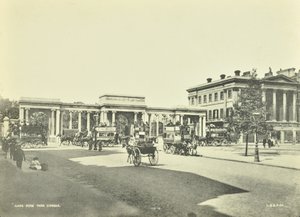 Hyde Park Corner, Westminster LB: Pohled na sever, 1896 od English Photographer