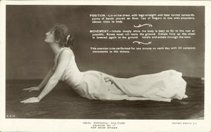 Ideální tělesná kultura, Cvičení č. 17, Pro slabé páteře (čb fotografie) od English Photographer