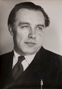 Jerzy Faczynski, polský architekt, který přišel do Británie jako uprchlík v roce 1941 (čb foto) od English Photographer