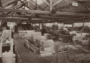 Truhlárna, Burton-on-Trent: Pohled na truhlářskou strojírenskou dílnu č. 2 (černobílá fotografie) od English Photographer