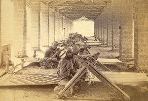 Vězeňští tkalci v Karáčí. 1873 (fotografický tisk) od English Photographer