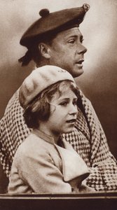 Král Eduard VIII. a jeho neteř, budoucí královna Alžběta II (čb fotografie) od English Photographer