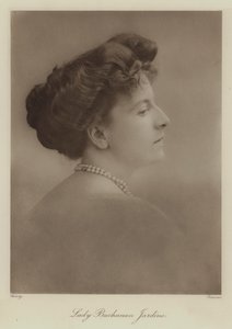 Lady Buchanan Jardine (čb fotografie) od English Photographer