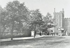 Lambeth Bridge: příjezdová cesta s palácem Lambeth v pozadí, 1897 od English Photographer