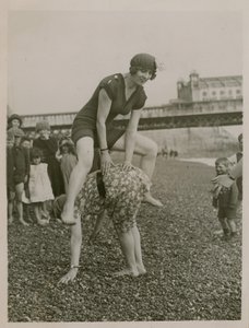 Skákání na pláži Brighton Beach od English Photographer