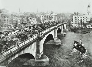 London Bridge: provoz na mostě tažený koňmi, 1895 od English Photographer