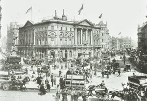 London Pavilion, Piccadilly Circus, Westminster LB: Pohled na východ, 1895 od English Photographer