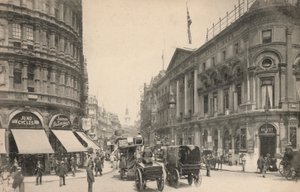 Londýn, Shaftesbury Avenue (černobílá fotografie) od English Photographer