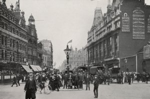Londýn: Tottenham Court Road (černobílá fotografie) od English Photographer