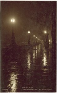 Londýn, nábřeží za deštivé noci (čb fotografie) od English Photographer