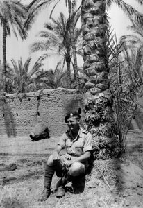 Louis Cohen, z alba sestaveného Majorem W H J Sale, 1943 od English Photographer