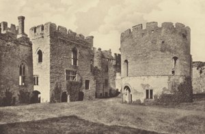 Hrad Ludlow, vnitřní oddělení a kruhová kaple (čb fotografie) od English Photographer