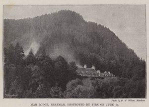Mar Lodge, Braemar, zničen požárem 14. června od English Photographer
