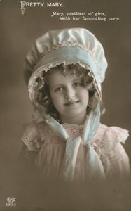 Mary, nejhezčí z dívek, se svými fascinujícími kadeřemi od English Photographer