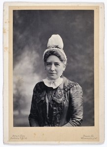Slečna L.M. Gordon, představená, nemocnice St. Thomass od English Photographer