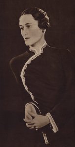 Paní Simpsonová, budoucí vévodkyně z Windsoru (černobílá fotografie) od English Photographer