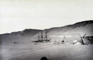 Severní pól: Discovery bay, zima – v „“ Vyprávění o plavbě k Polárnímu jezeru v letech 1875-76“, G.S. Nares, ed. Londýn od English Photographer