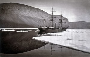 Severní pól: Zastaven u ledu u mysu Prescott - v „“ Vyprávění o plavbě k Polárnímu jezeru v letech 1875-76“, G.S. Nares, ed. Londýn od English Photographer