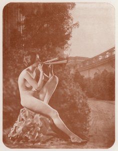 Nudistické umění: Múza (čb fotografie) od English Photographer