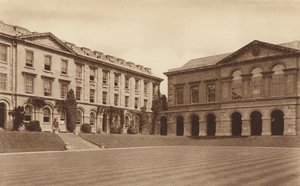Oxford: Worcester College, Knihovna z 18. století a severní strana Quadrangle (čb fotografie) od English Photographer
