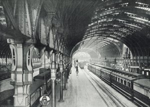 Stanice Paddington, celkový pohled na nástupiště (černobílá fotografie) od English Photographer