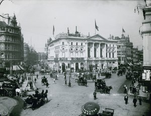 Pavilon, Piccadilly, Londýn od English Photographer